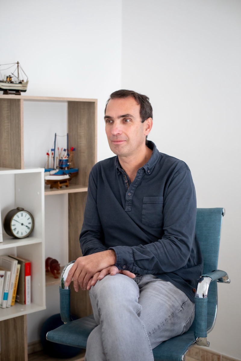 Vincent Hairie, Gestalt-thérapeute, dans son cabinet